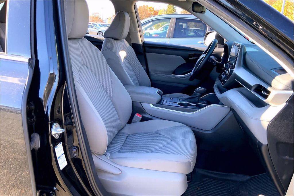 used 2021 Toyota Highlander Hybrid car, priced at $23,988