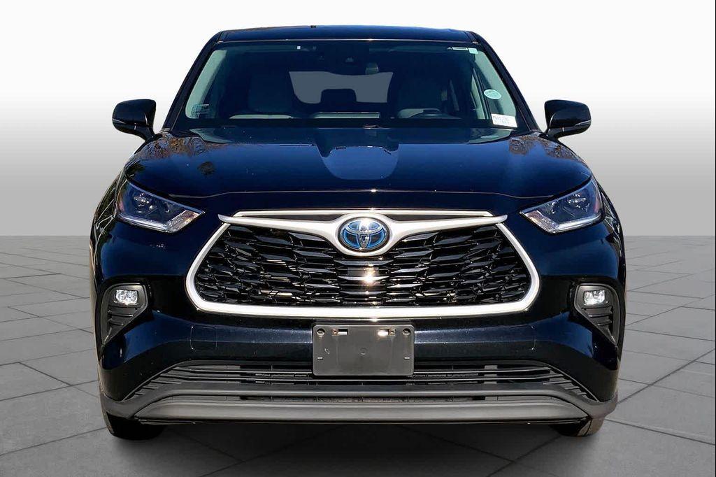 used 2021 Toyota Highlander Hybrid car, priced at $23,988