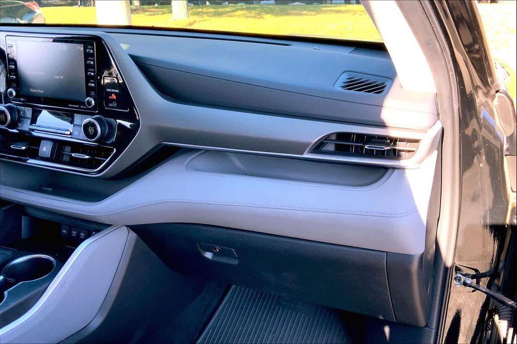 used 2021 Toyota Highlander Hybrid car, priced at $23,988
