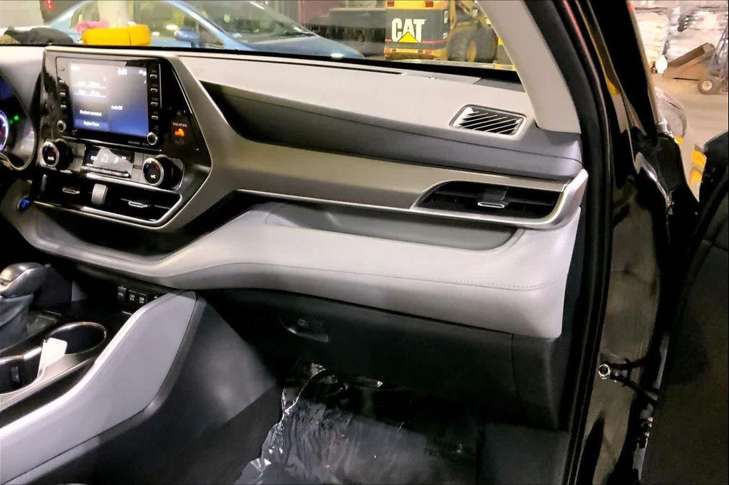 used 2021 Toyota Highlander Hybrid car, priced at $20,988
