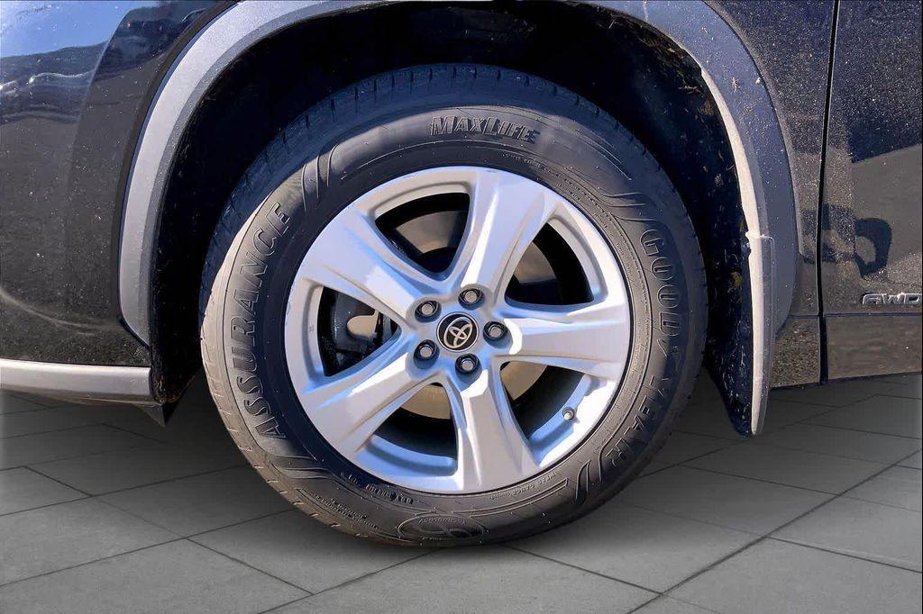 used 2021 Toyota Highlander Hybrid car, priced at $23,988