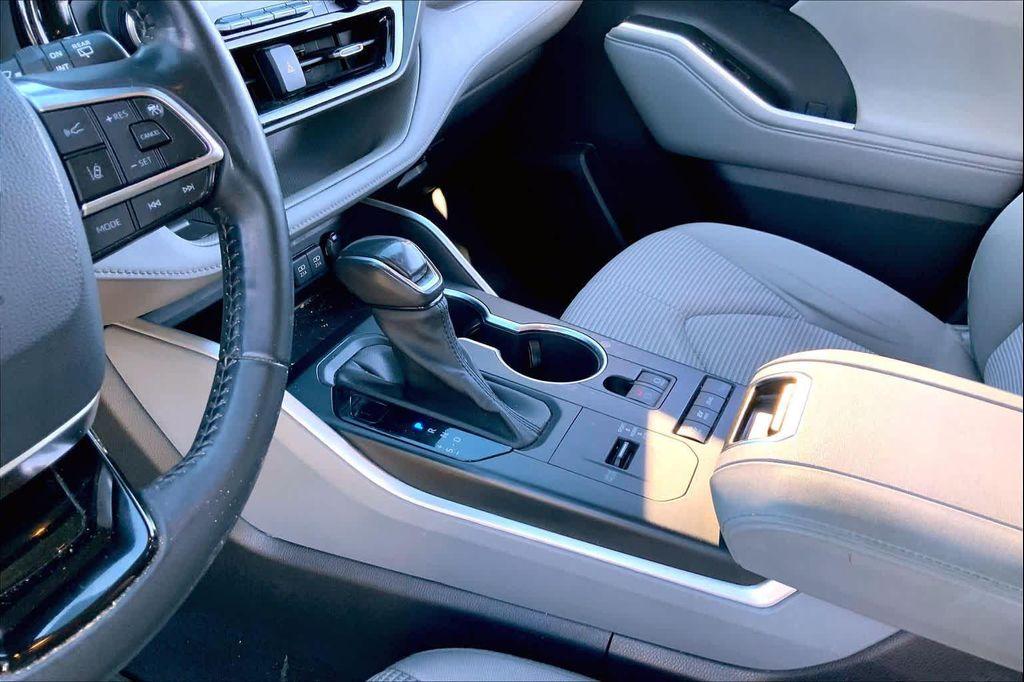 used 2021 Toyota Highlander Hybrid car, priced at $23,988