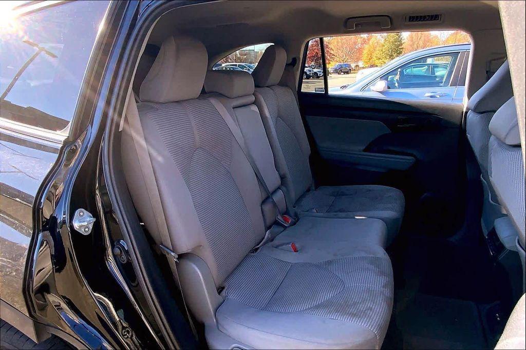 used 2021 Toyota Highlander Hybrid car, priced at $23,988
