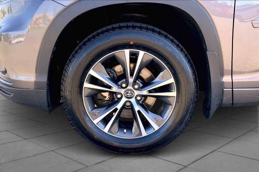 used 2016 Toyota Highlander car, priced at $13,988