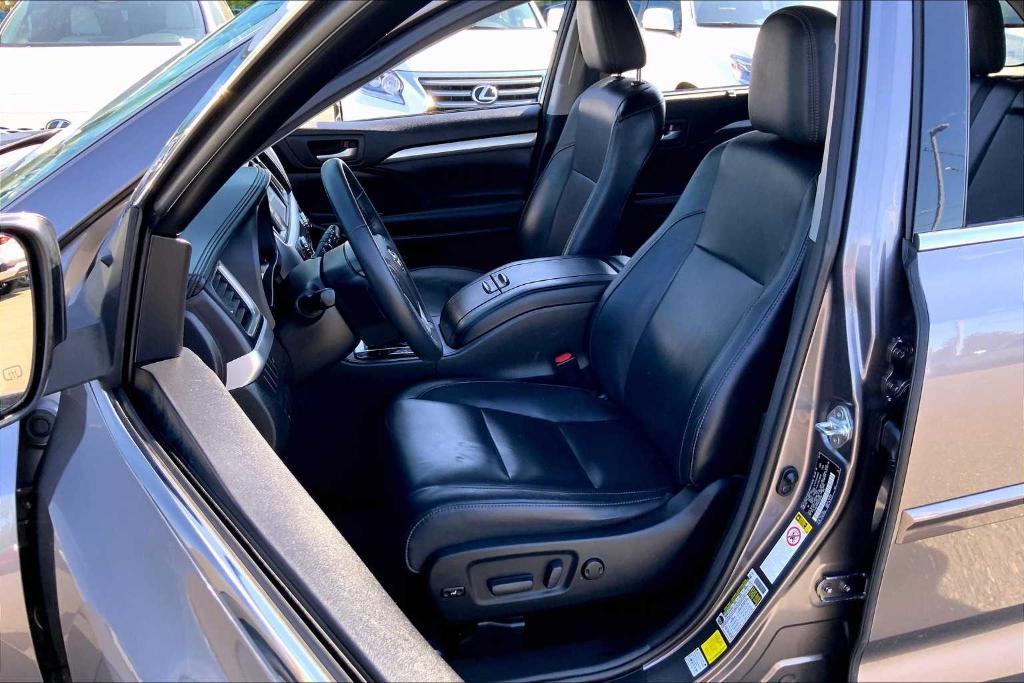 used 2016 Toyota Highlander car, priced at $13,988