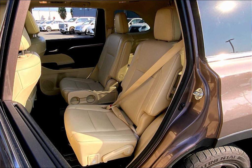 used 2018 Toyota Highlander car, priced at $25,988