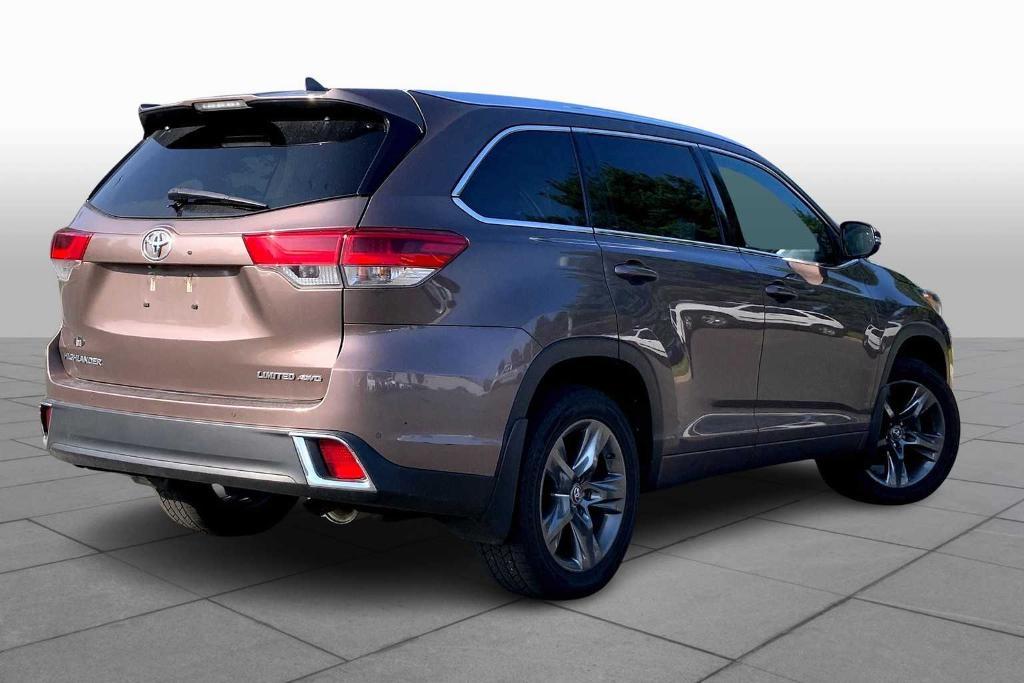 used 2018 Toyota Highlander car, priced at $25,988