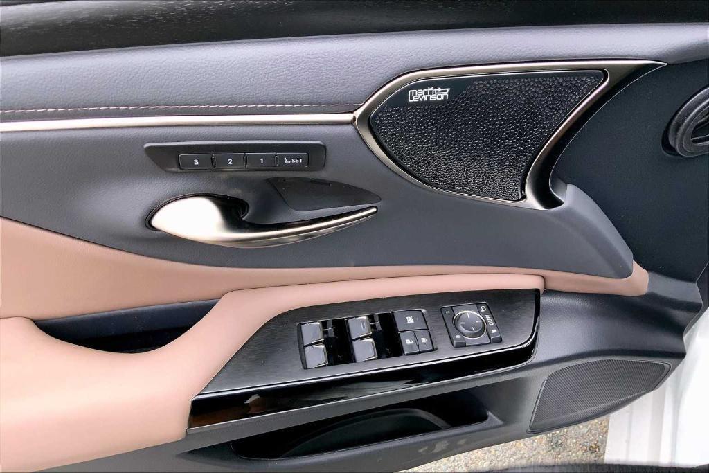 new 2025 Lexus ES 350 car, priced at $54,040