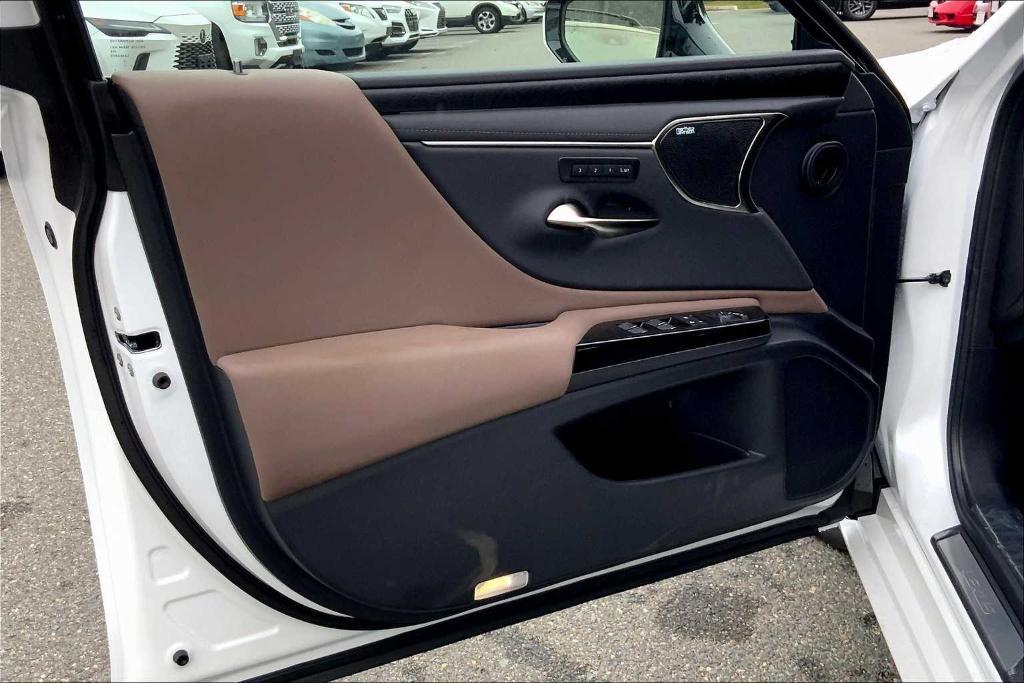 new 2025 Lexus ES 350 car, priced at $54,040