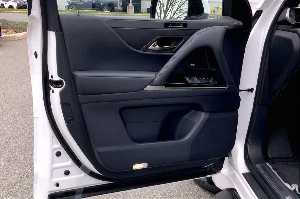 new 2025 Lexus LX 600 car, priced at $117,683