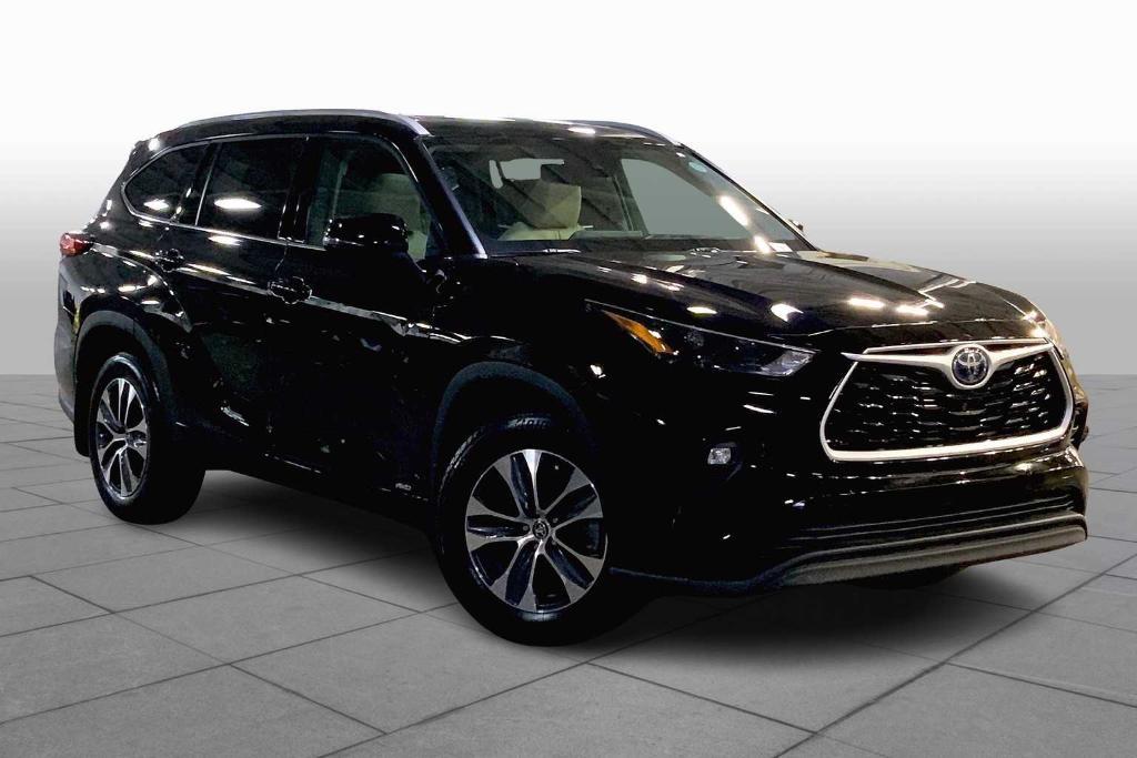 used 2022 Toyota Highlander Hybrid car, priced at $37,288