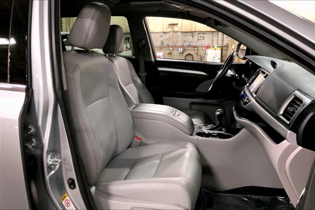 used 2017 Toyota Highlander car, priced at $17,488