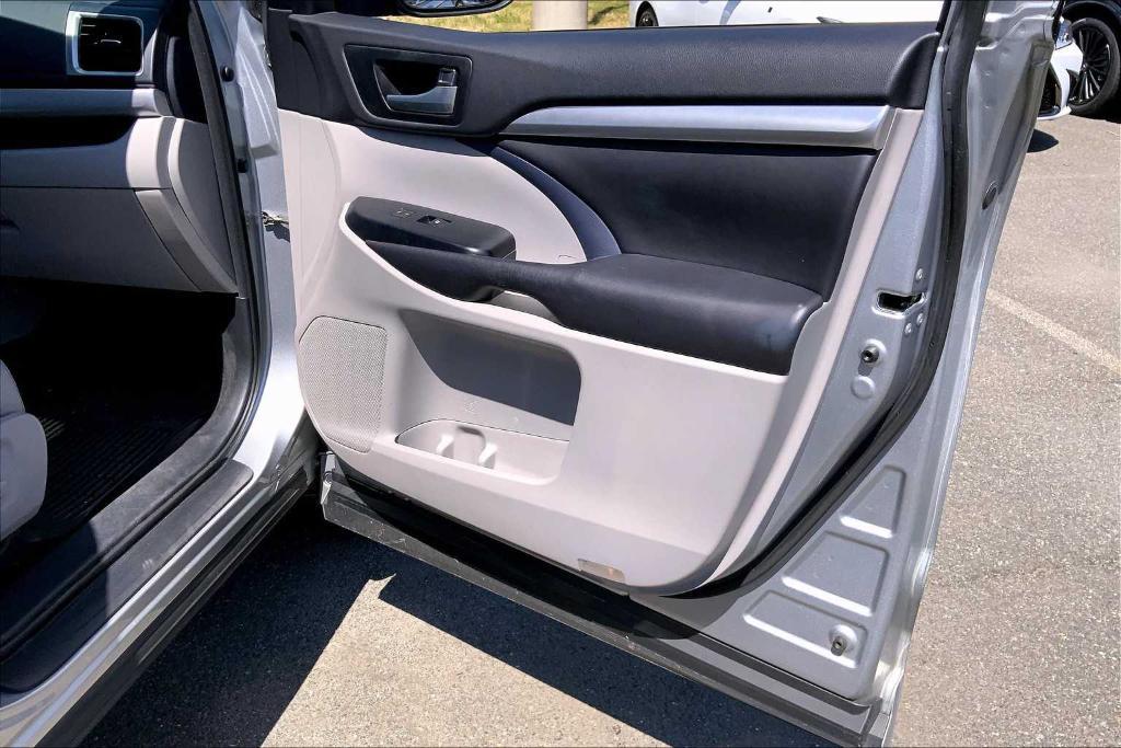 used 2017 Toyota Highlander car, priced at $18,988