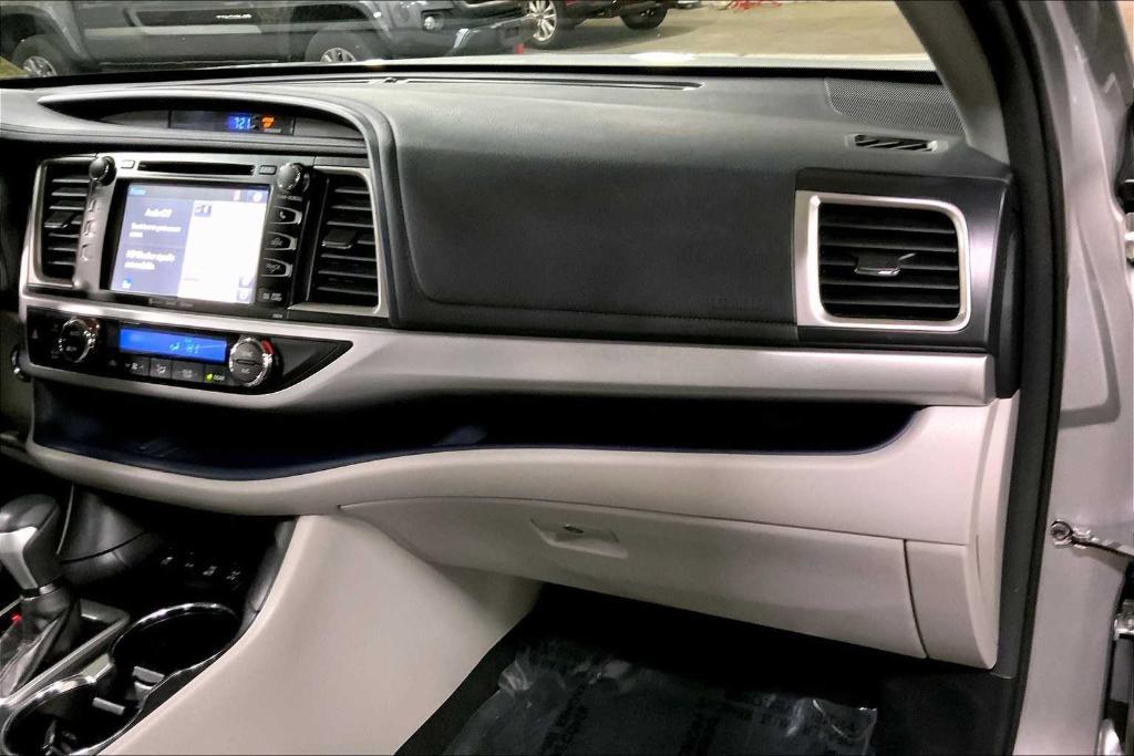 used 2017 Toyota Highlander car, priced at $17,488