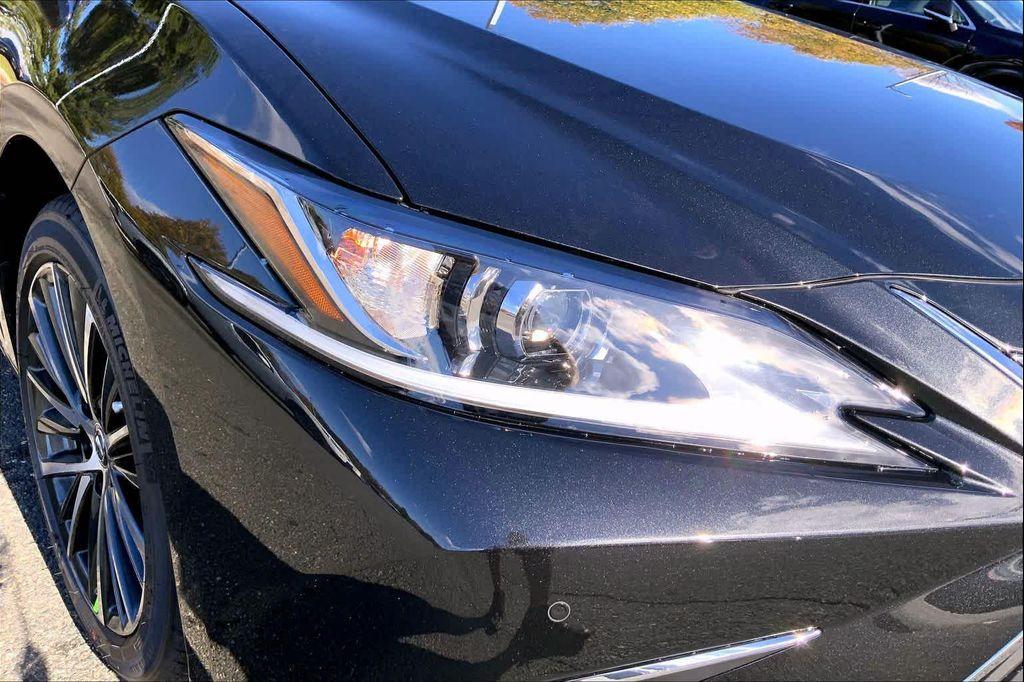 new 2025 Lexus ES 300h car, priced at $49,594
