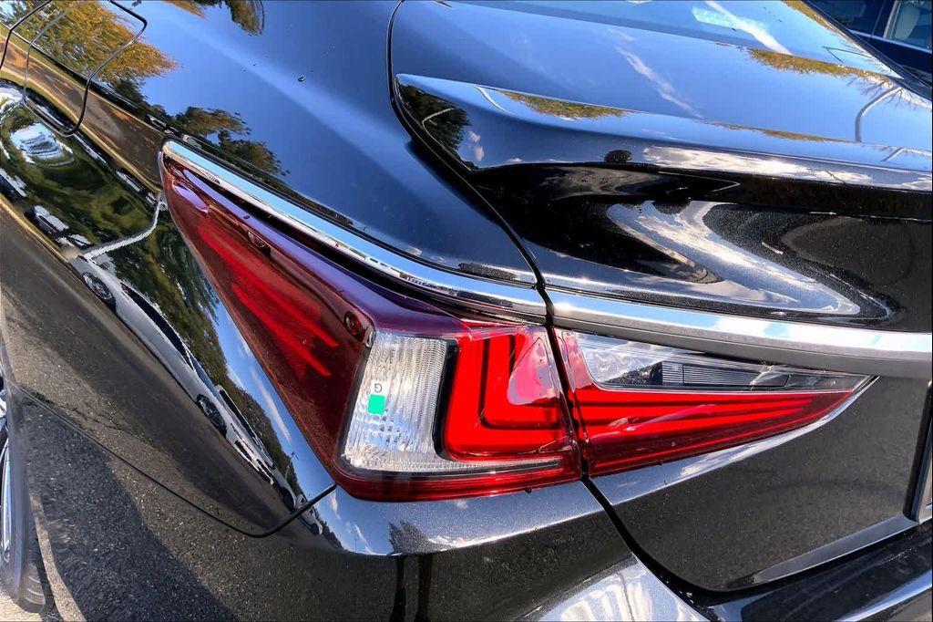 new 2025 Lexus ES 300h car, priced at $49,594