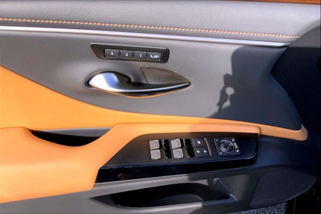 new 2025 Lexus ES 300h car, priced at $49,594