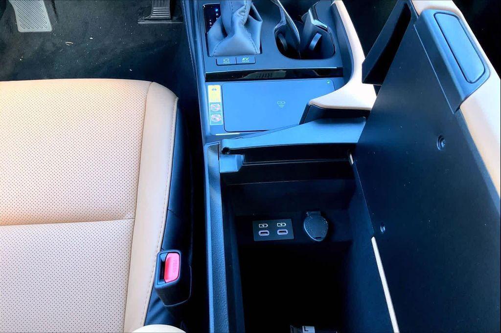 new 2025 Lexus ES 300h car, priced at $49,594