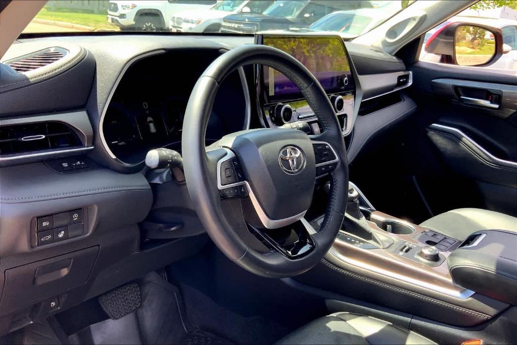 used 2023 Toyota Highlander car, priced at $41,988