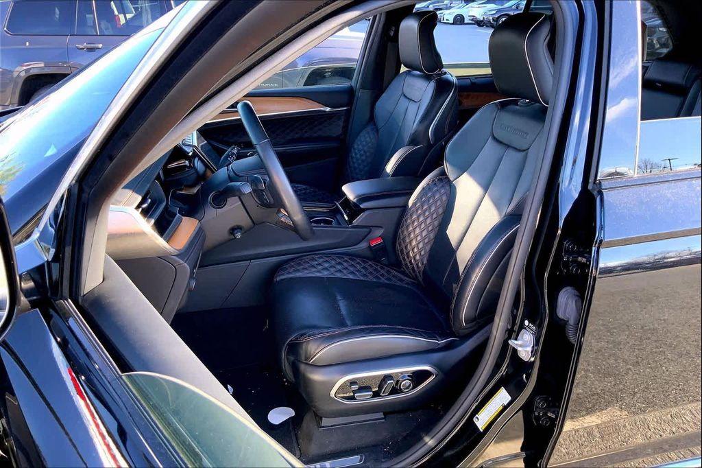 used 2023 Jeep Grand Cherokee car, priced at $43,988