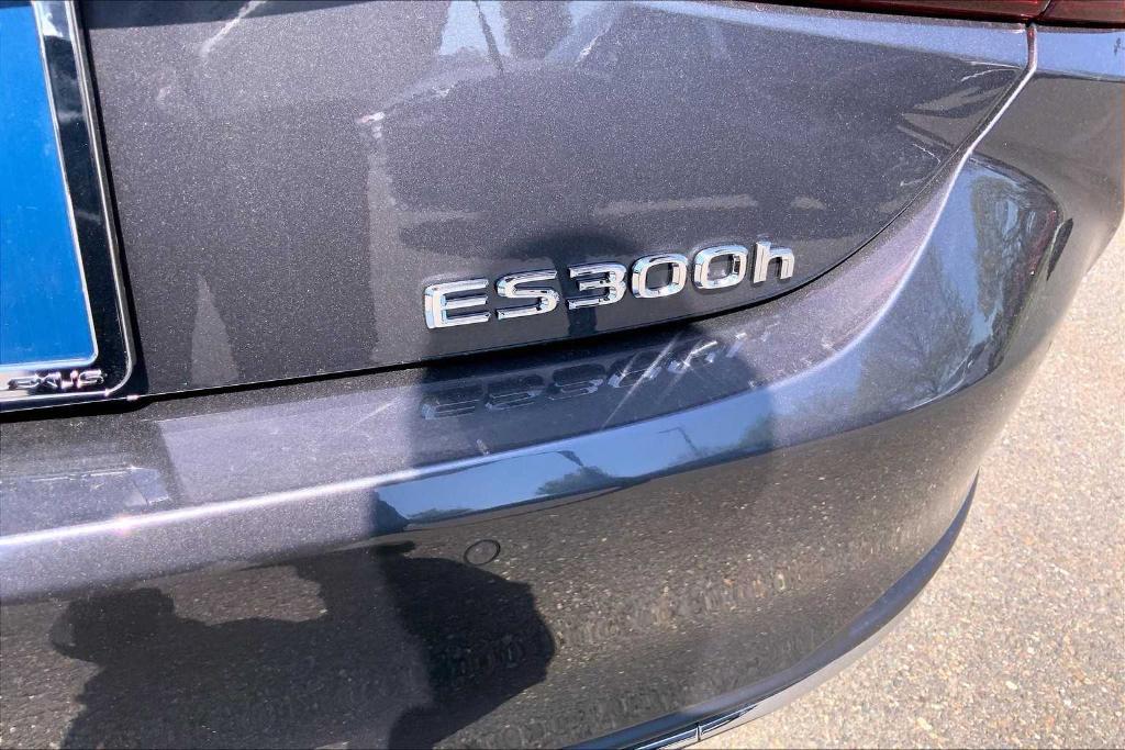 new 2025 Lexus ES 300h car, priced at $54,269