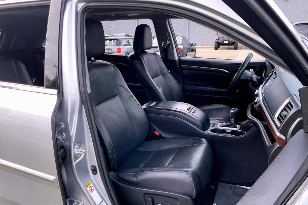 used 2016 Toyota Highlander car, priced at $18,888