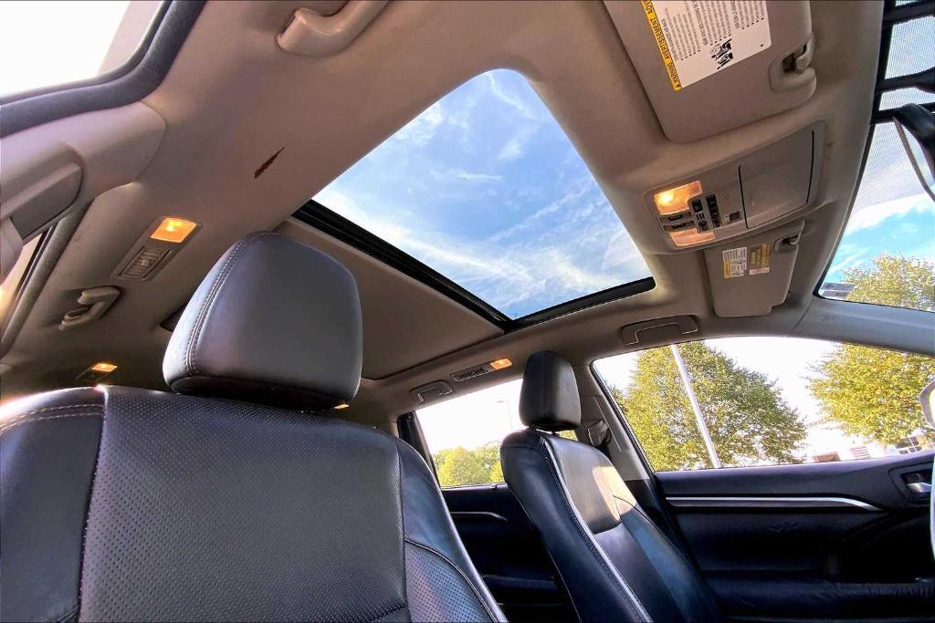 used 2016 Toyota Highlander car, priced at $18,888