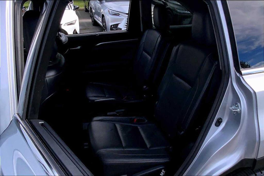 used 2016 Toyota Highlander car, priced at $18,888