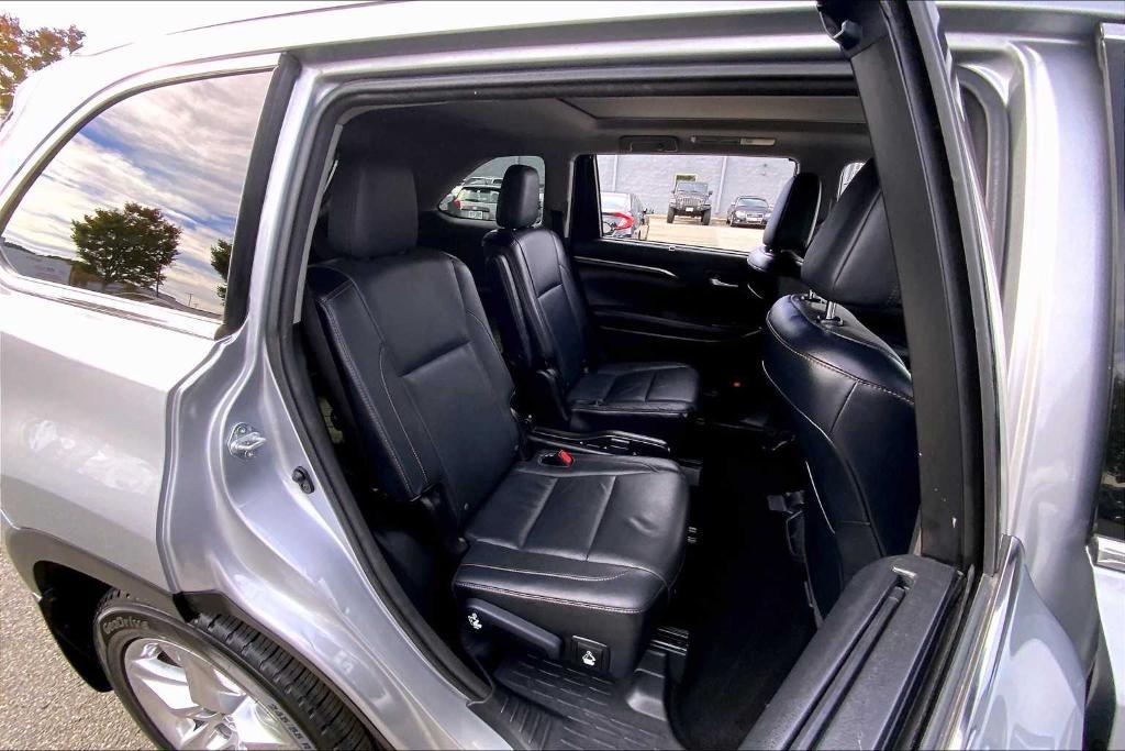 used 2016 Toyota Highlander car, priced at $18,888
