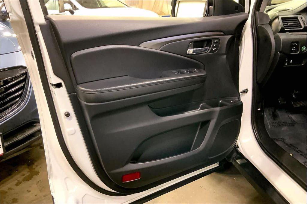 used 2021 Honda Pilot car, priced at $29,288