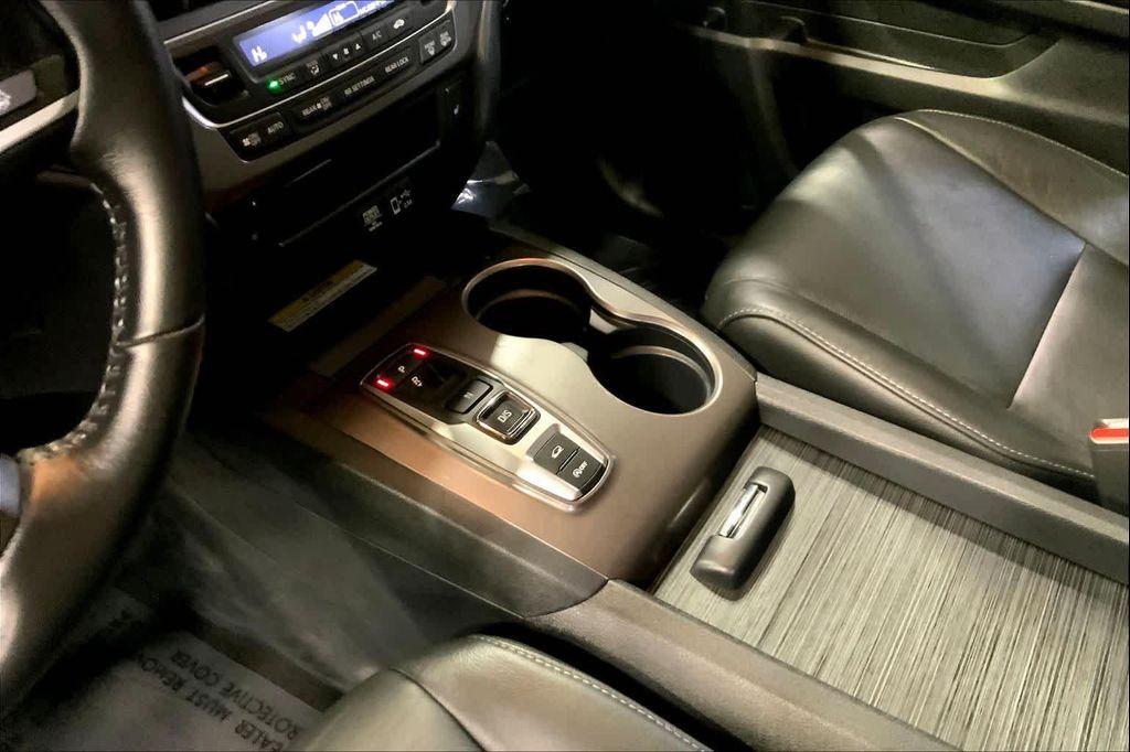 used 2021 Honda Pilot car, priced at $29,288