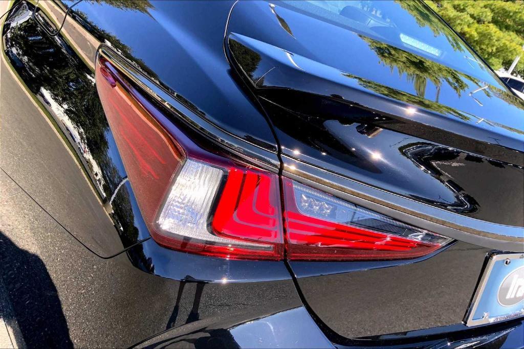 new 2025 Lexus ES 350 car, priced at $53,194