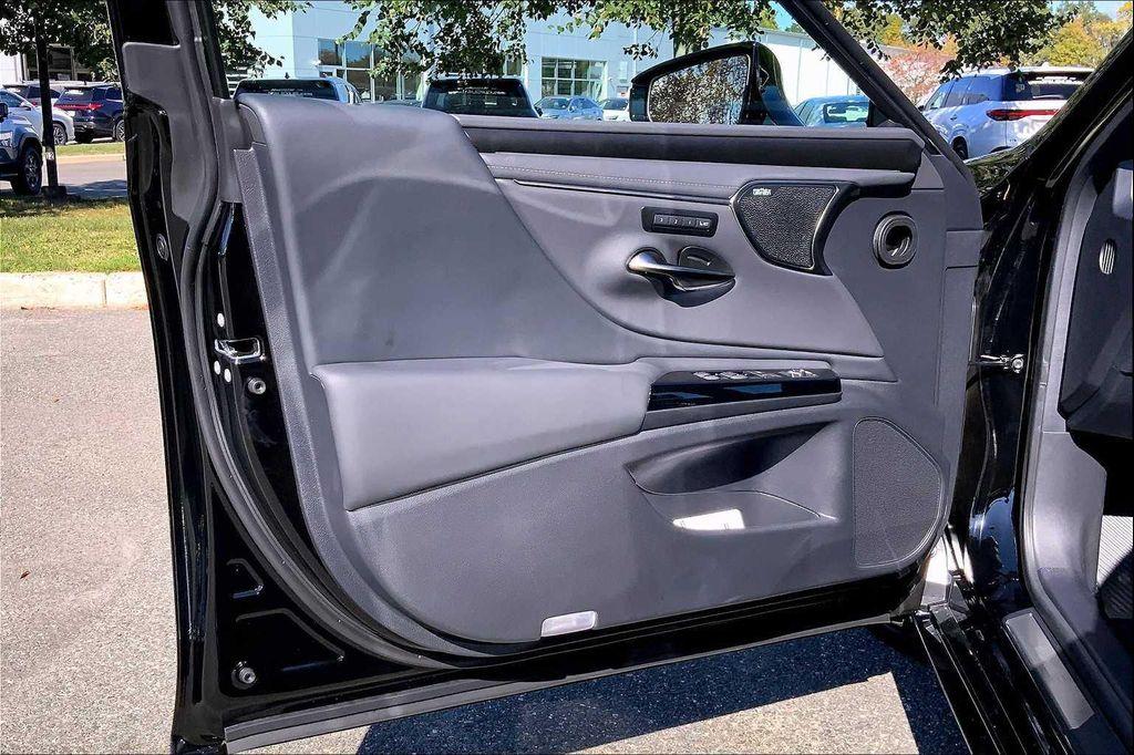 new 2025 Lexus ES 350 car, priced at $53,194
