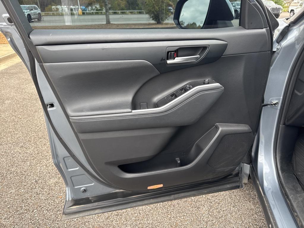 used 2023 Toyota Highlander car, priced at $36,475