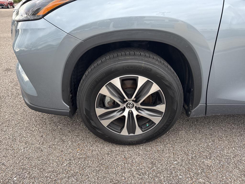 used 2023 Toyota Highlander car, priced at $36,475