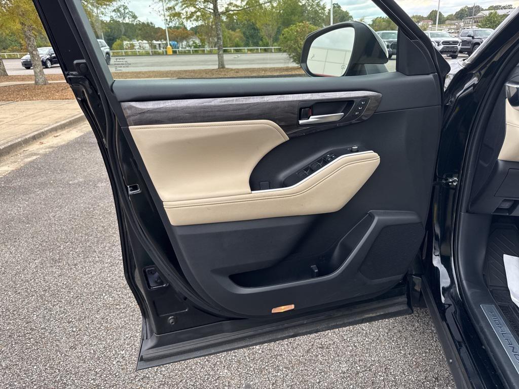 used 2023 Toyota Highlander Hybrid car, priced at $47,792