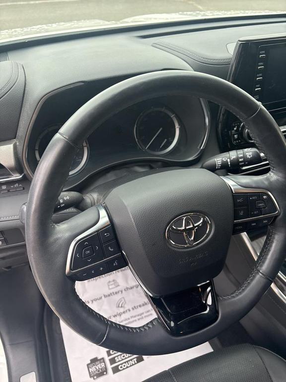 used 2021 Toyota Highlander car, priced at $33,415
