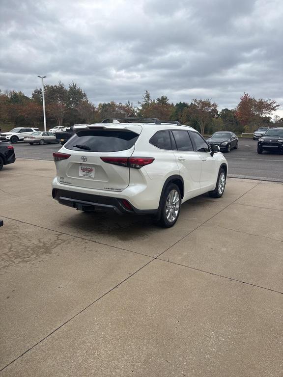 used 2021 Toyota Highlander car, priced at $33,415