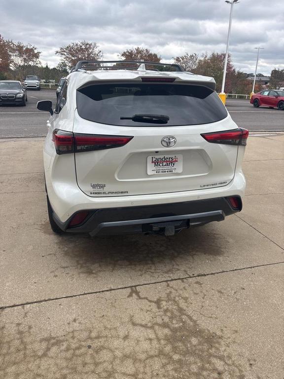 used 2021 Toyota Highlander car, priced at $33,415