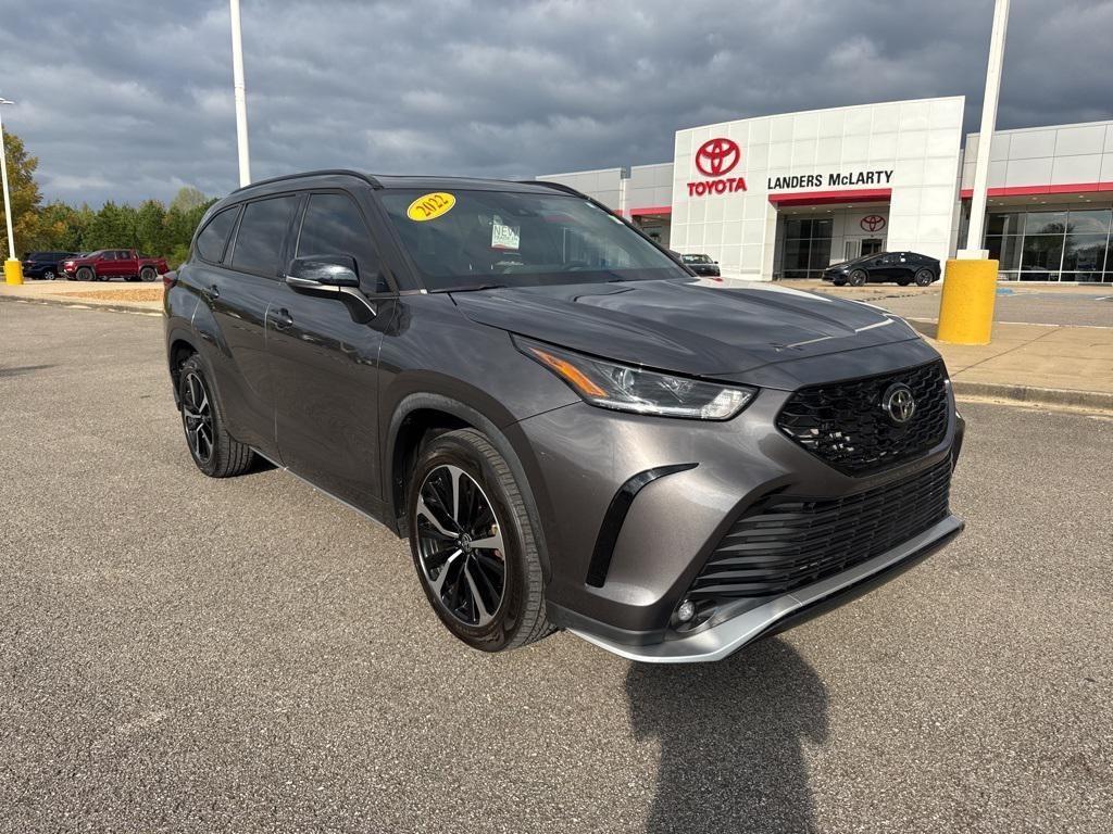 used 2022 Toyota Highlander car, priced at $38,523