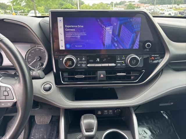 used 2024 Toyota Highlander car, priced at $40,491