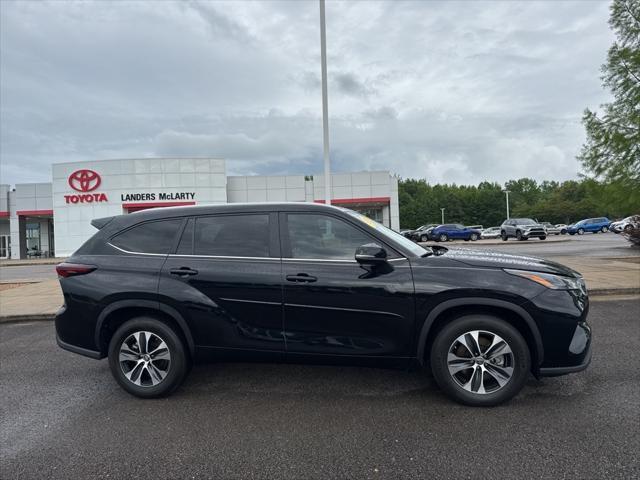 used 2024 Toyota Highlander car, priced at $40,491
