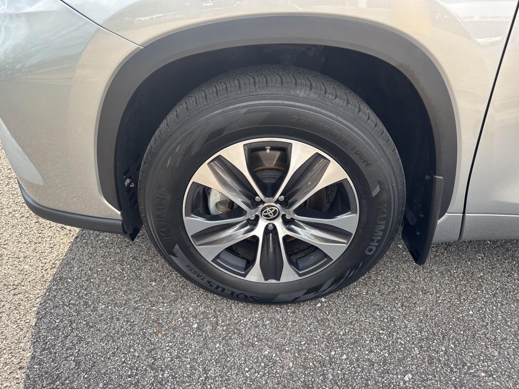 used 2024 Toyota Highlander car, priced at $37,738