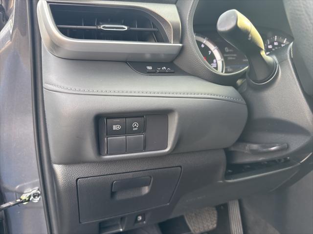used 2023 Toyota Highlander car, priced at $35,991