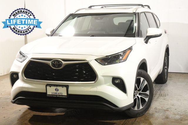 used 2022 Toyota Highlander car, priced at $29,995