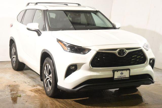 used 2022 Toyota Highlander car, priced at $29,995