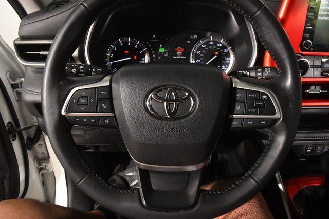 used 2022 Toyota Highlander car, priced at $29,995