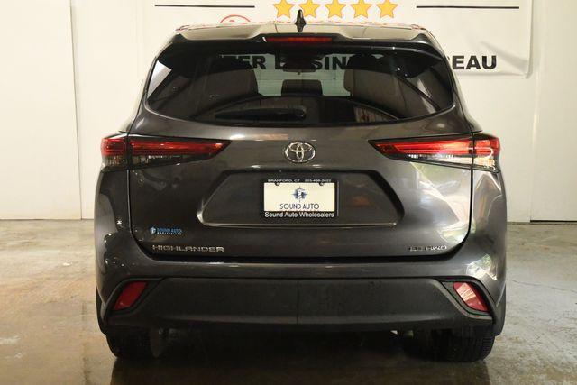used 2022 Toyota Highlander car, priced at $32,995