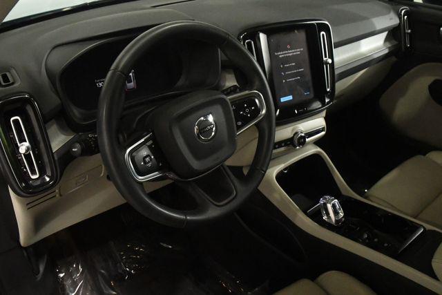used 2023 Volvo XC40 car