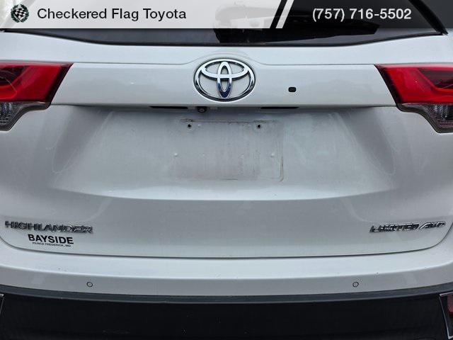 used 2017 Toyota Highlander car, priced at $24,124